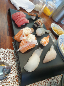 Atti chamchichobap (아띠 참치초밥) 1