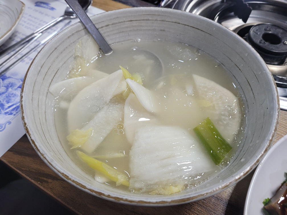 Geumsongoriwasamgyetang (금송오리와삼계탕) 2