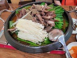 Heukyeomsotosokmaeul (흑염소토속마을) 1