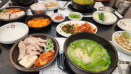 Janggundwaejigukbap (장군돼지국밥) 3