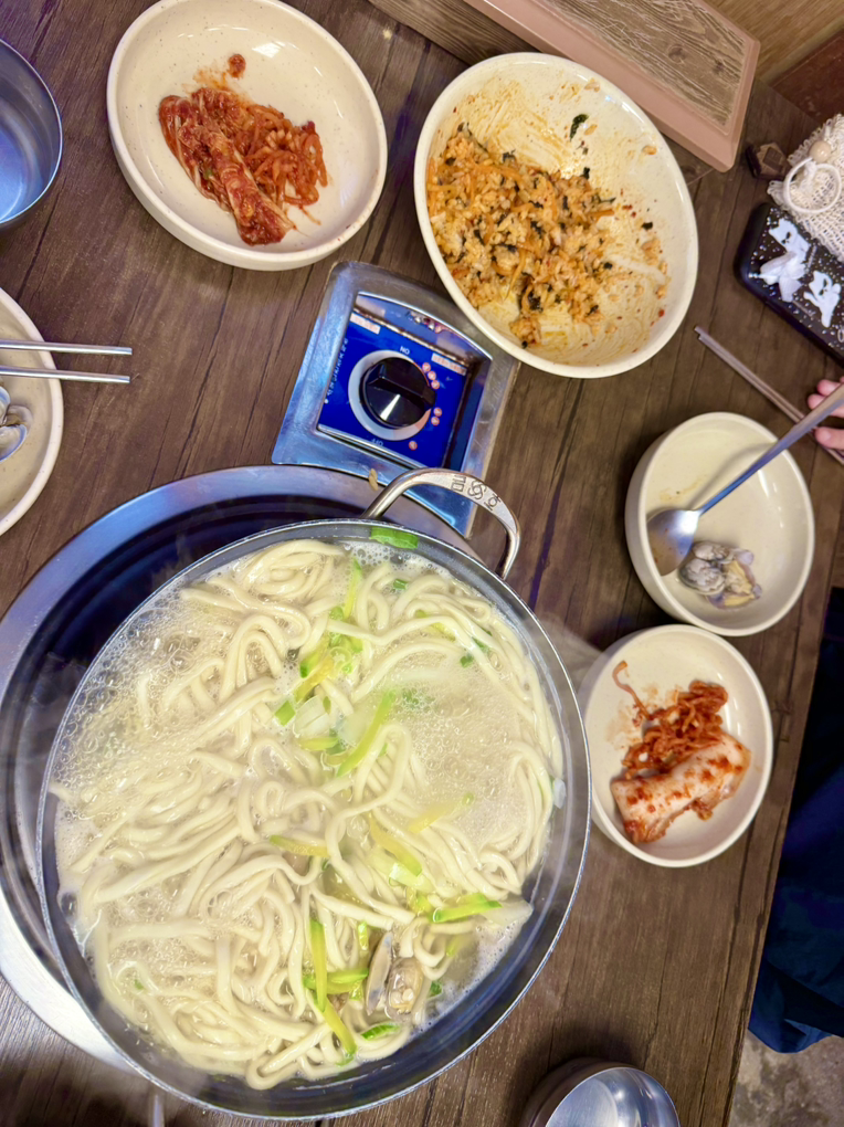 Milbatkalguksu (밀밭칼국수) 1