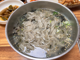 Ongsimikalguksu (옹심이칼국수) 1
