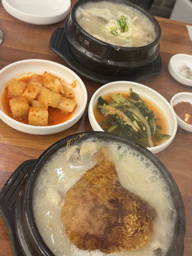 Rorosamgyetang (로로삼계탕) 2