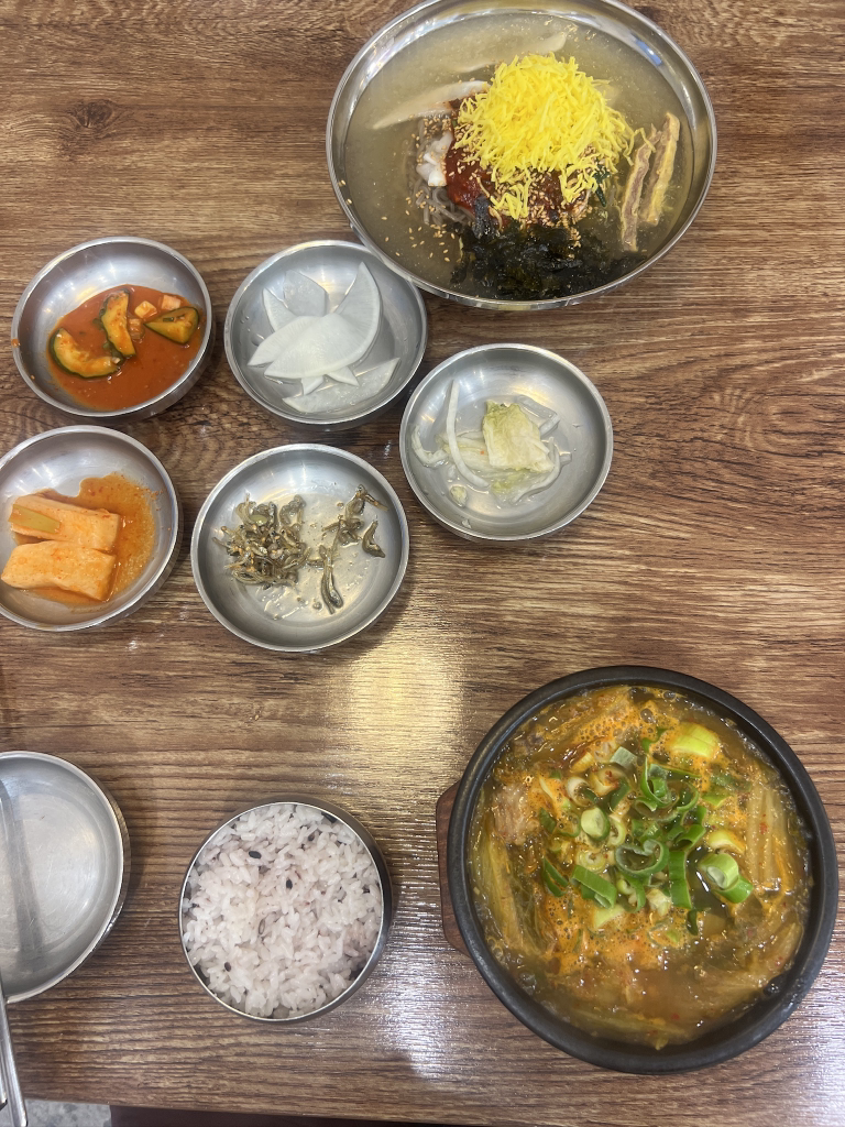 HongmemilXjingalbitang (홍메밀X진갈비탕) 1