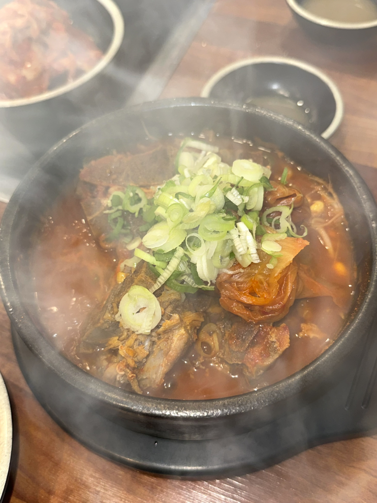 Bonmalgamjatang sinjeongnegeoriyeokjeom (본말감자탕 신정네거리역점) 3