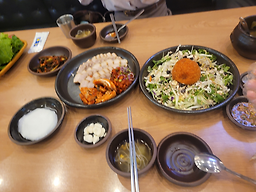 Jeonggwangseokhangaribossam hwajeongjeom (정광석항아리보쌈 화정점) 2