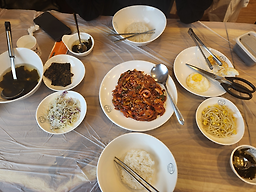 Ppeoltteoknakji (뻘떡낙지) 1