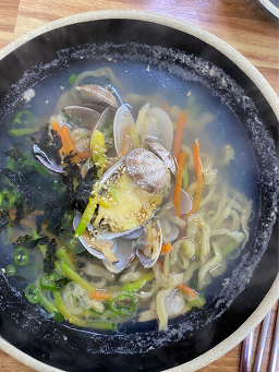 Gongwonkalguksu (공원칼국수) 1
