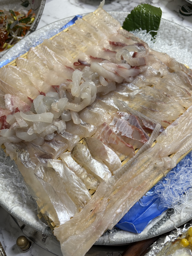 Sinseongbadahoetjip (신성바다횟집) 1