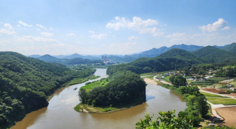 Hanbandojihyeongdubumaeul (한반도지형두부마을) 1