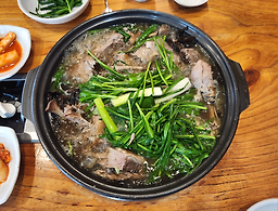 Naneungi neungibeoseotbaeksuk (나능이 능이버섯백숙) 2