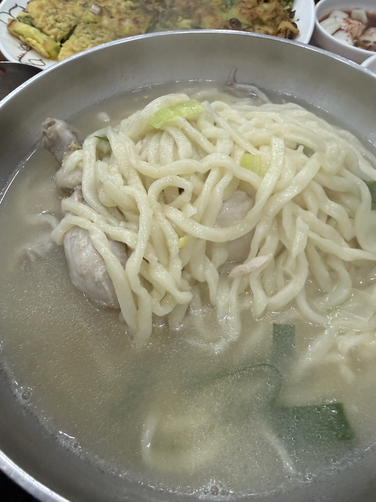 이랑닭한마리칼국수 사진 2