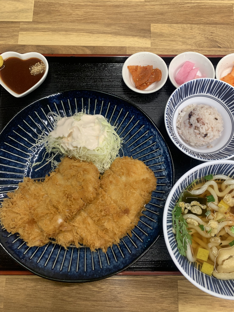 Donkacheuudongdwaerangiurangi (돈카츠우동돼랑이우랑이) 2