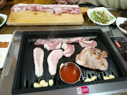 흑돼지전문 모구리 대표 사진
