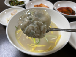 Milbatsonkalguksu (밀밭손칼국수) 2