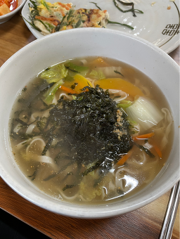 Yetnalsonkalguksu (옛날손칼국수) 2