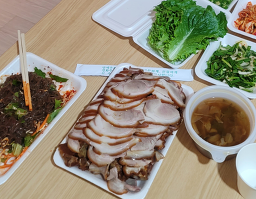 Wangjokbalbossam (왕족발보쌈) 2