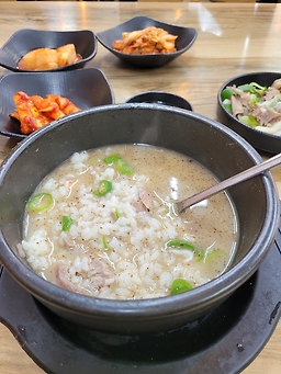 Yaksangolsundaeguk (약산골순대국) 1