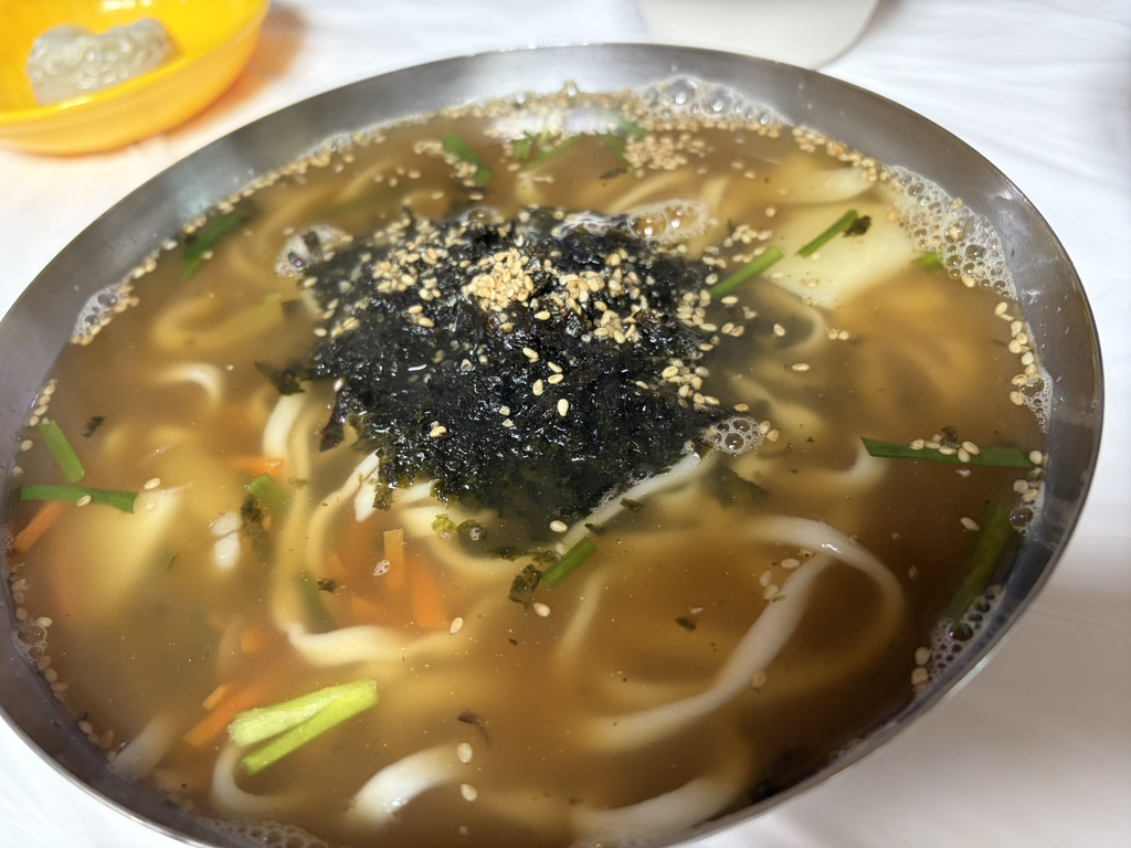 추필여국시