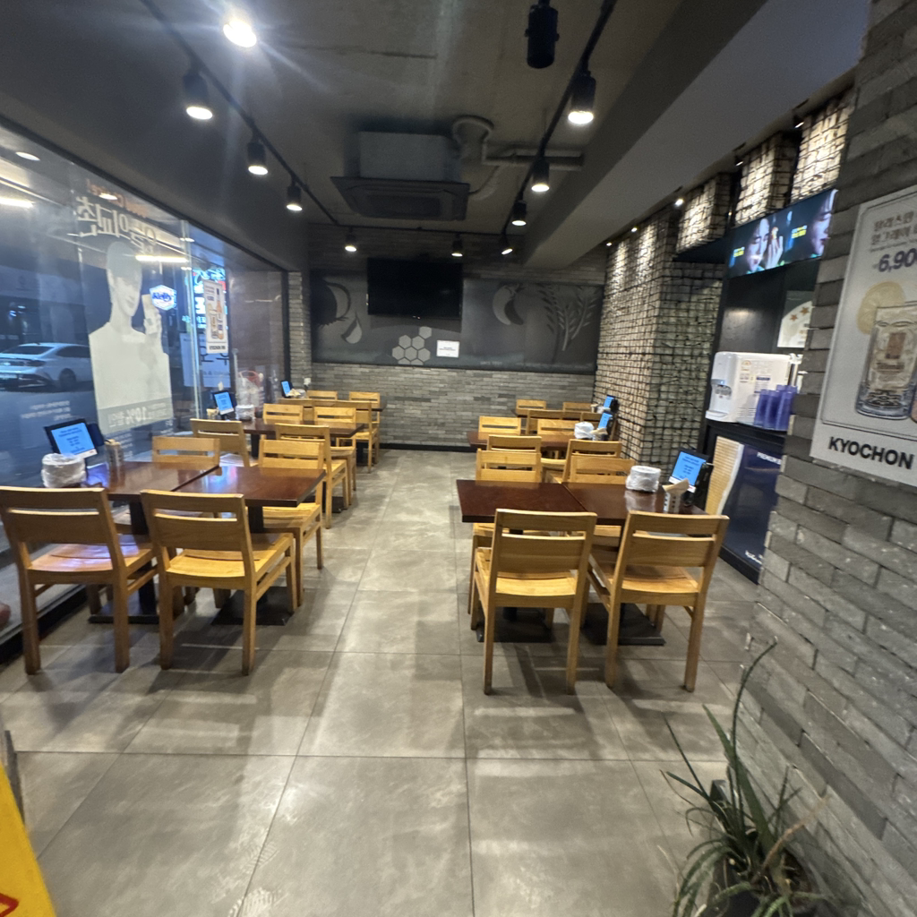교촌치킨 경희대점 2