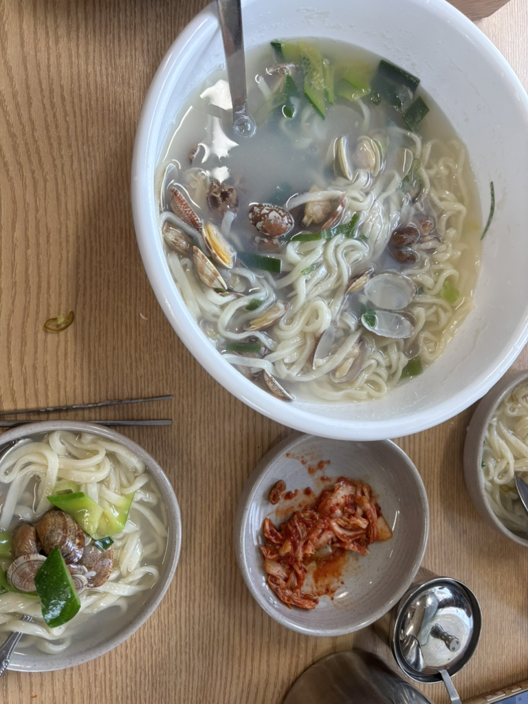 Jeongreungsonkalguksu (정릉손칼국수) 2