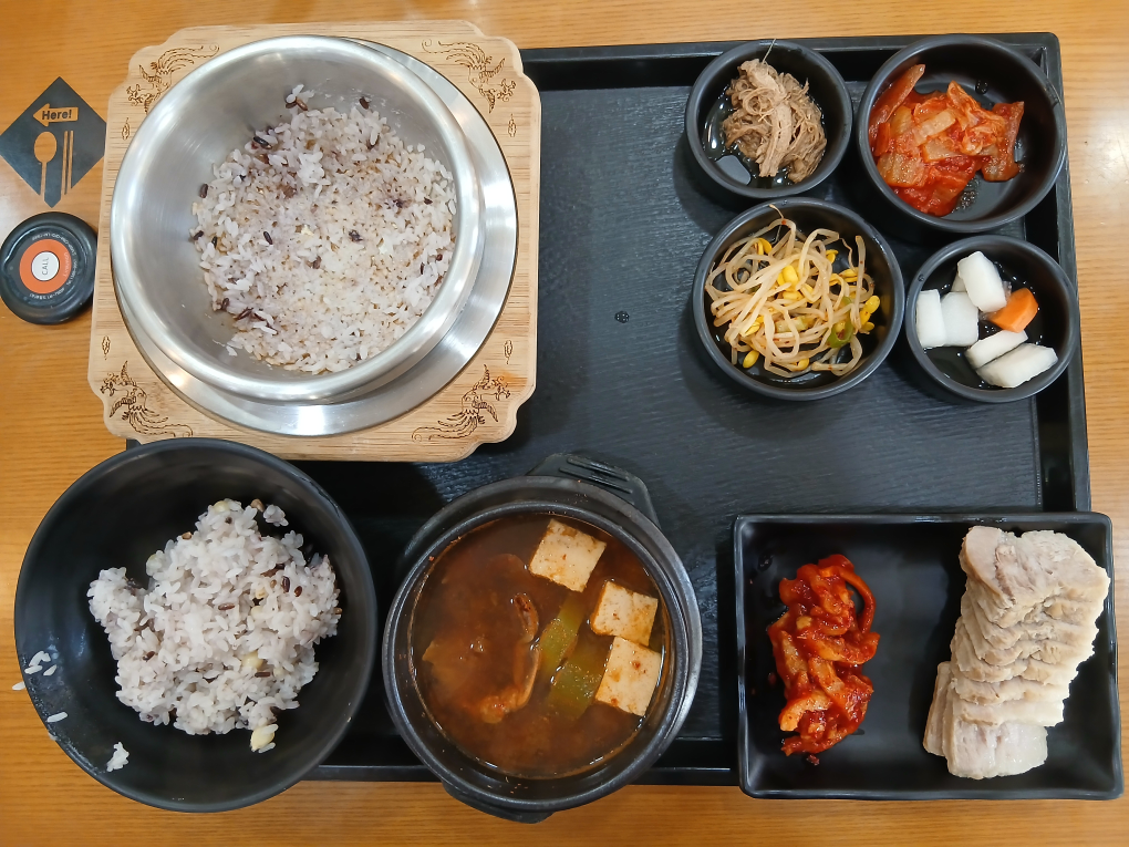 Wonhalmeonibossam (원할머니보쌈) 2