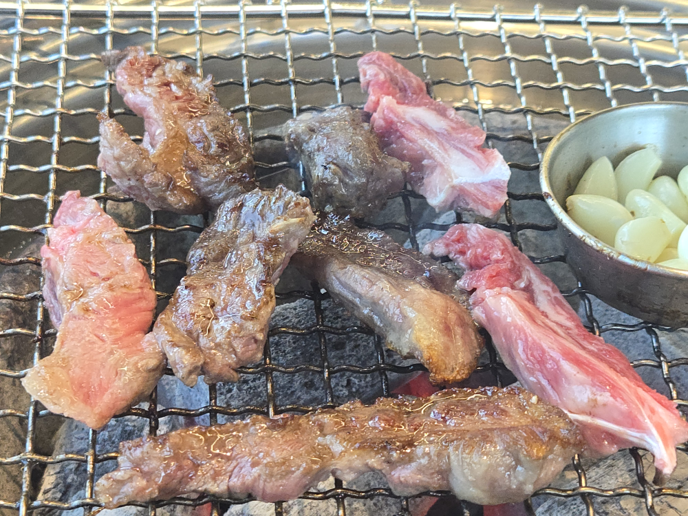 Yetjinmotsikyuksikdang (옛진못식육식당) 1