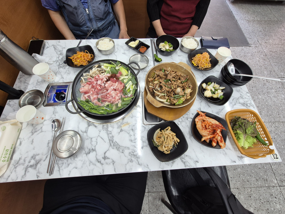 Geumsot dwaejijjigae (금솥 돼지찌개) 3