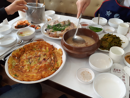 Obaeknyeonnurungjibaeksuk (오백년누룽지백숙) 1