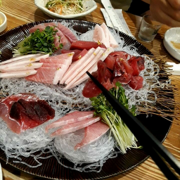 Hongchamchiaenchobap (홍참치앤초밥) 1