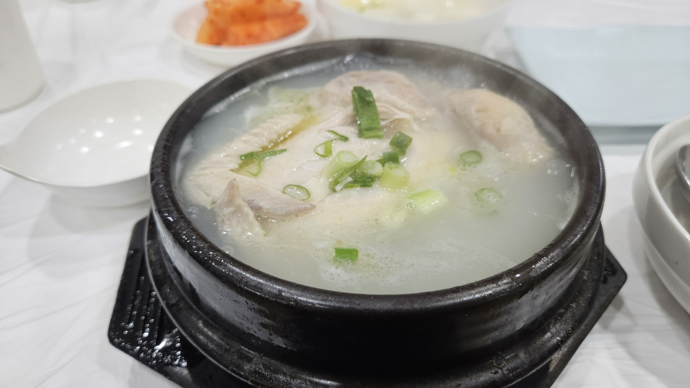 Jeongbaksasamgyetangjeonmunjeom (정박사삼계탕전문점) 1