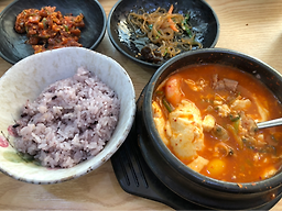 Pyoganemyeongpumsundubu (표가네명품순두부) 1