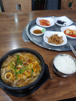 Hwangsohaejangguk (황소해장국) 3