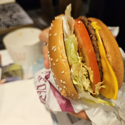 맥도날드 신사역점 사진 4