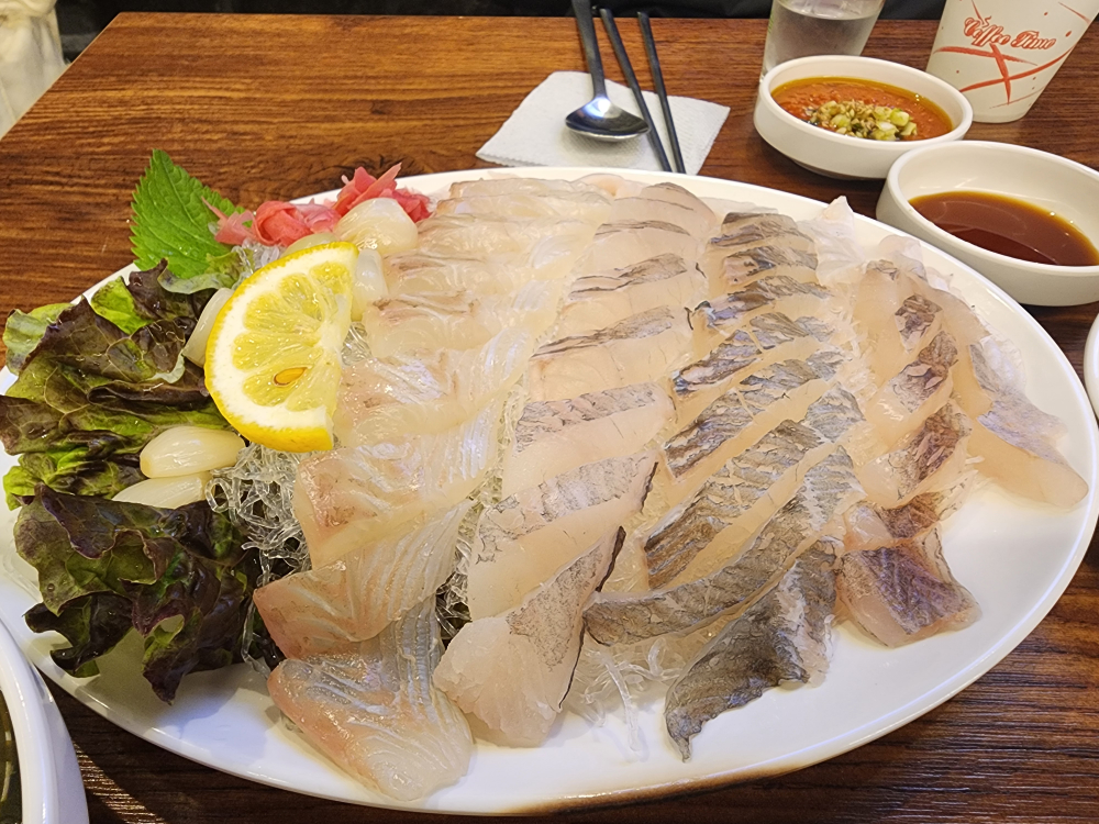 Sokchoojingeoeosijang (속초오징어어시장) 3
