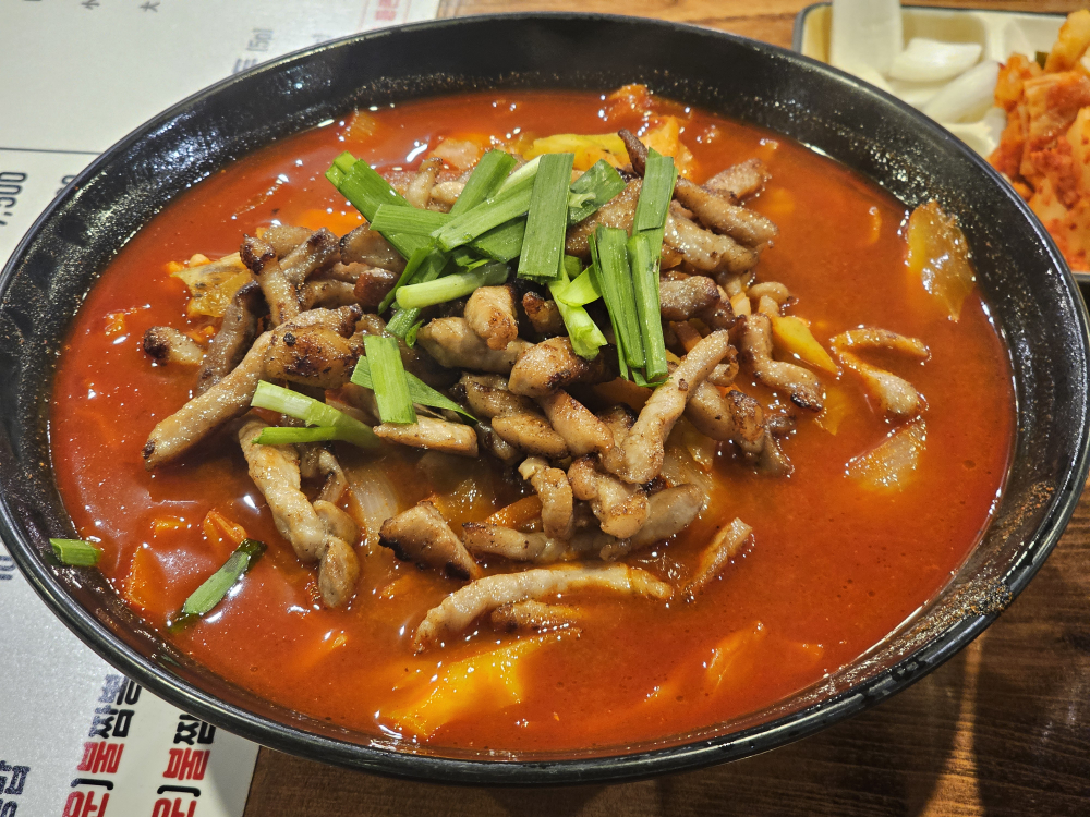 Hongikjjamppong (홍익짬뽕) 2