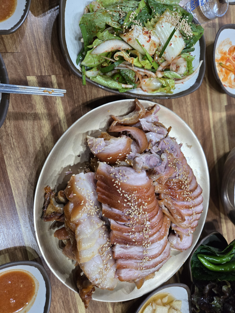 Daeyeonmilmyeonjokbal (대연밀면족발) 1