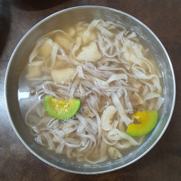 Keunsonkalguksu (큰손칼국수) 2