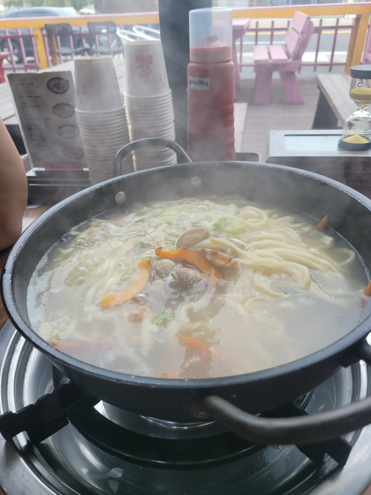 Wanghalmeonisonkalguksu (왕할머니손칼국수) 1