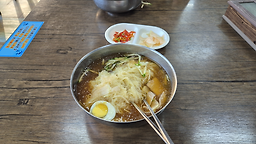 Ungchongimbaksamilmyeon oe 1 (웅촌김박사밀면 외 1) 2