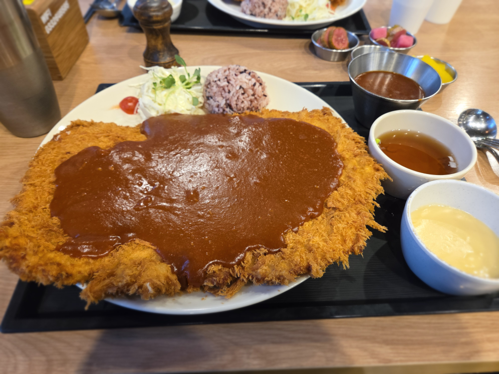 Hongikdonkkaseu (홍익돈까스) 1