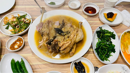 Oegajipnurungjibaeksuk (외가집누룽지백숙) 1