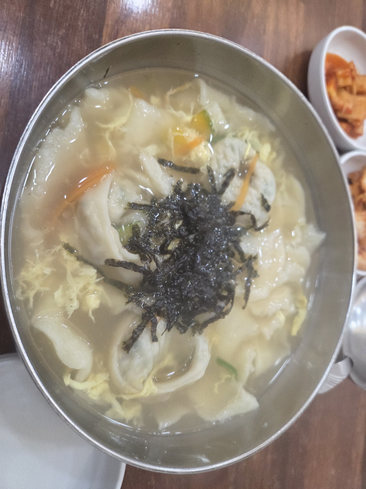 Myeolchiguksu (멸치국수) 1