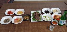 Sonamugadeun (소나무가든) 1