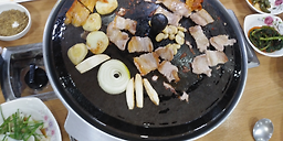 Sotttukkeong samgyeopsal (솥뚜껑 삼겹살) 1