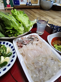 Gadeokhoetjip (가덕횟집) 1