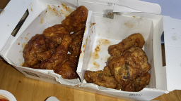 Gyochonchikindonggucheongjeom (교촌치킨동구청점) 1
