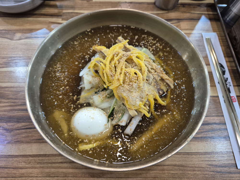 Jinjuhwangponaengmyeon (진주황포냉면) 1
