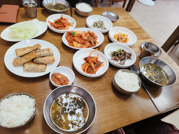 돌고래식당 사진 2