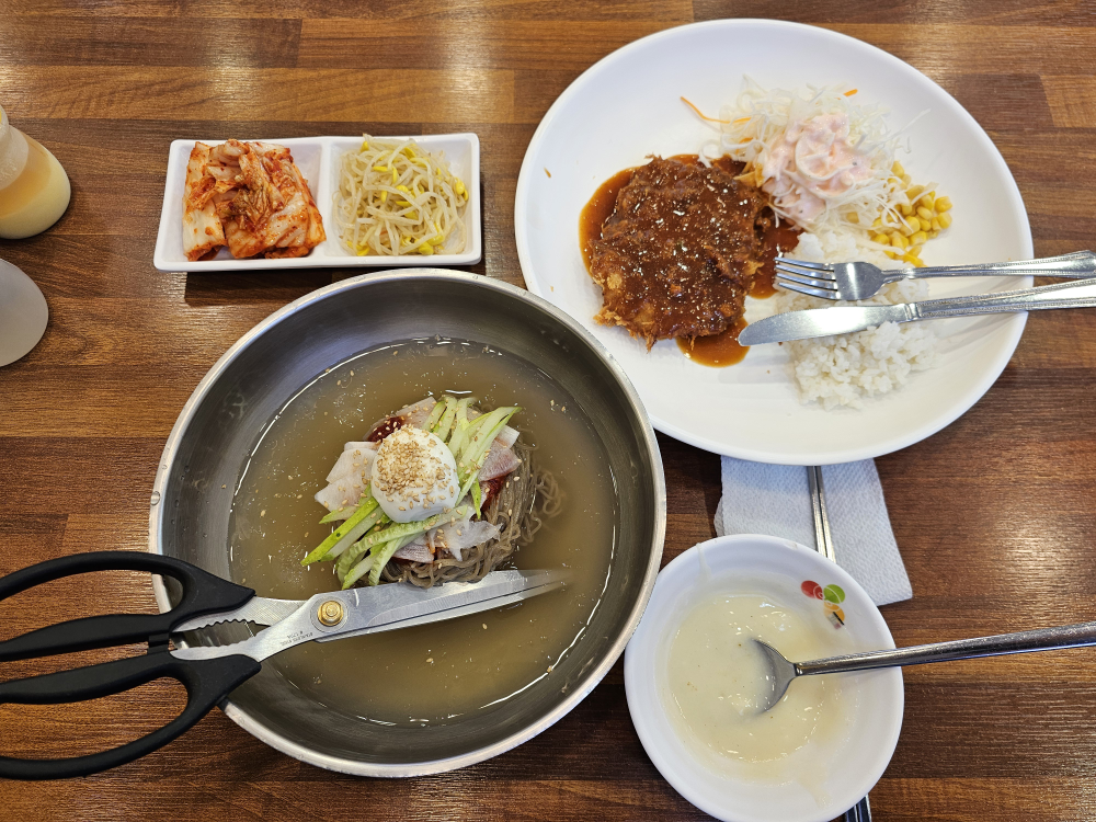왕세숫대야냉면왕돈까스 서울대점 1